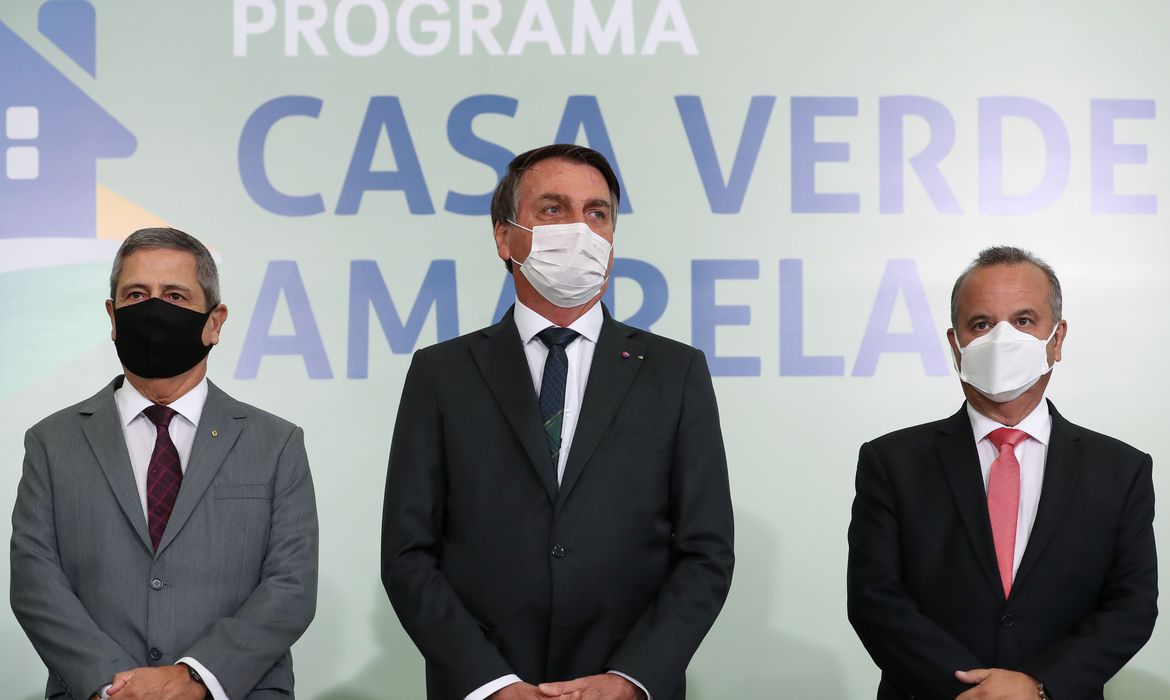 Bolsonaro sanciona lei do programa Casa Verde e Amarela