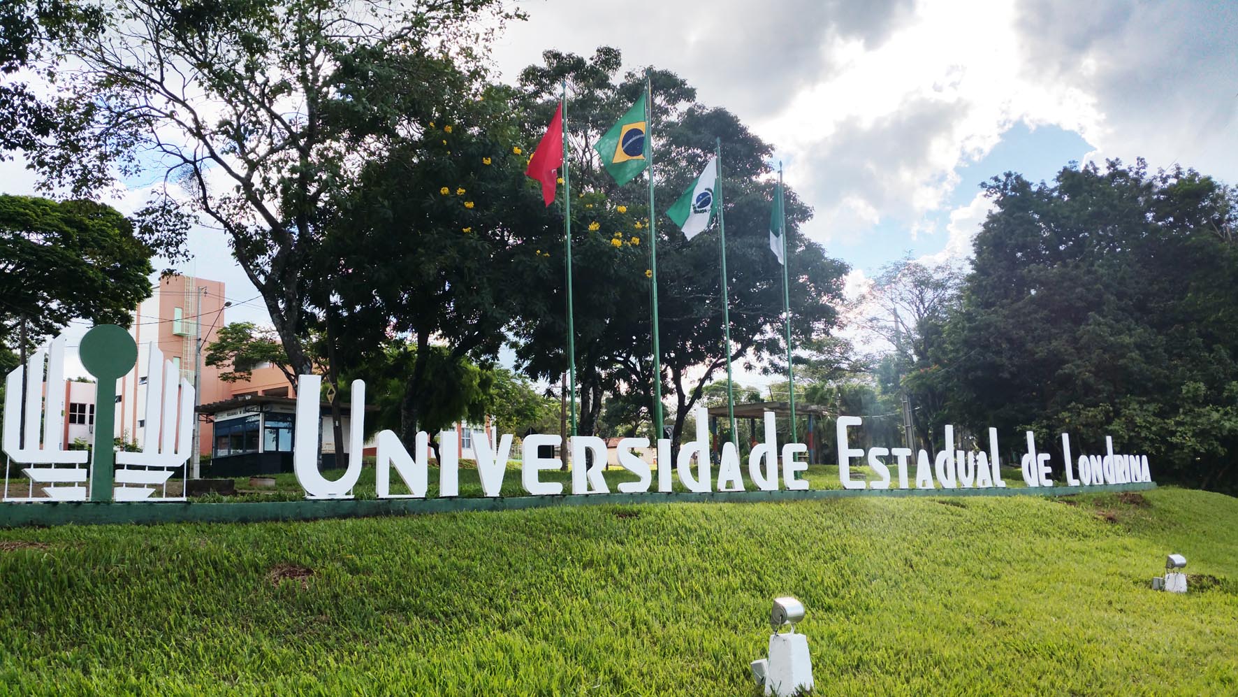 Sinduscon celebra nova conquista da UEL; Universidade está entre as quatro melhores estaduais do país